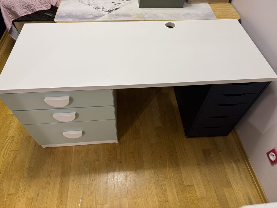 Łóżko piętrowe ikea smastad z biurkiem i materacem