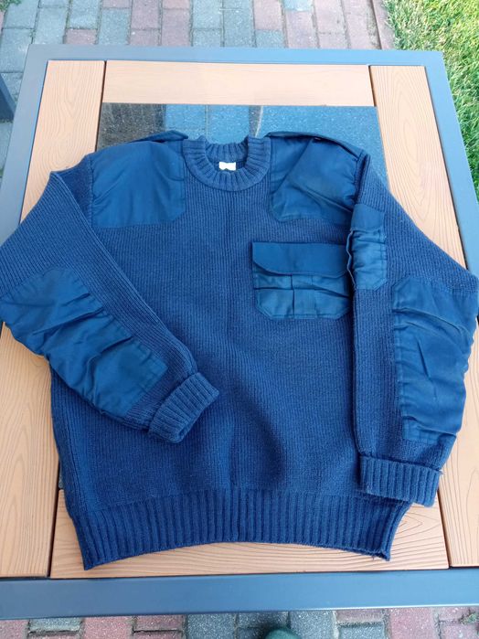 Sweter od starego policyjnego munduru służbowego