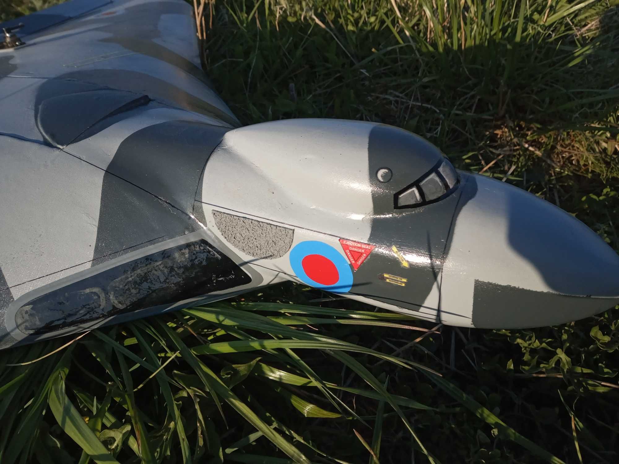 Samolot, model RC Avro Vulcan/ przesyłka pocztą.kurier/
