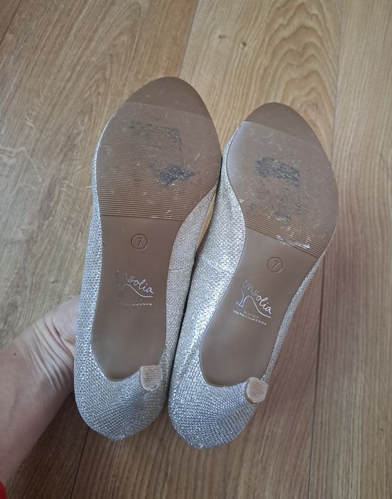 Женские нарядные блестящие туфли на каблуке