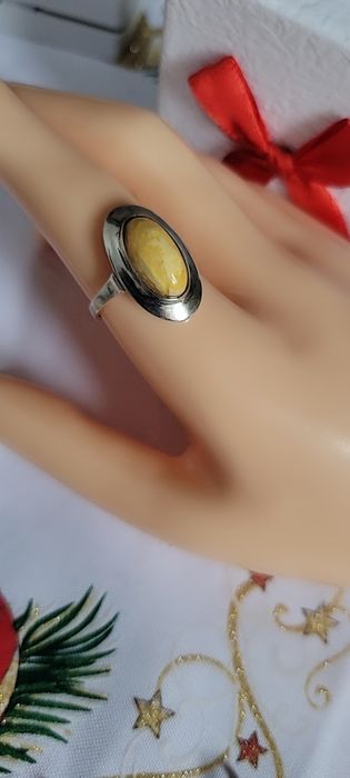 Srebrny pierścionek 925 z żółtym bursztynem