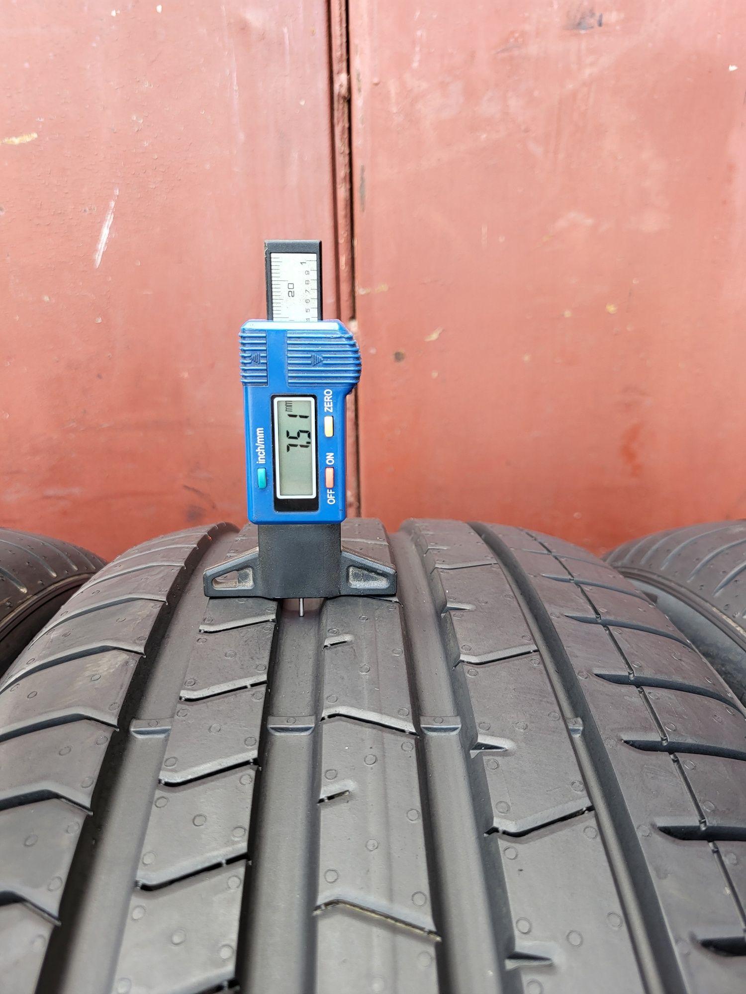 245/40/21 R21 Pirelli PZERO PZ4 VOL 4шт ціна за 1шт шини