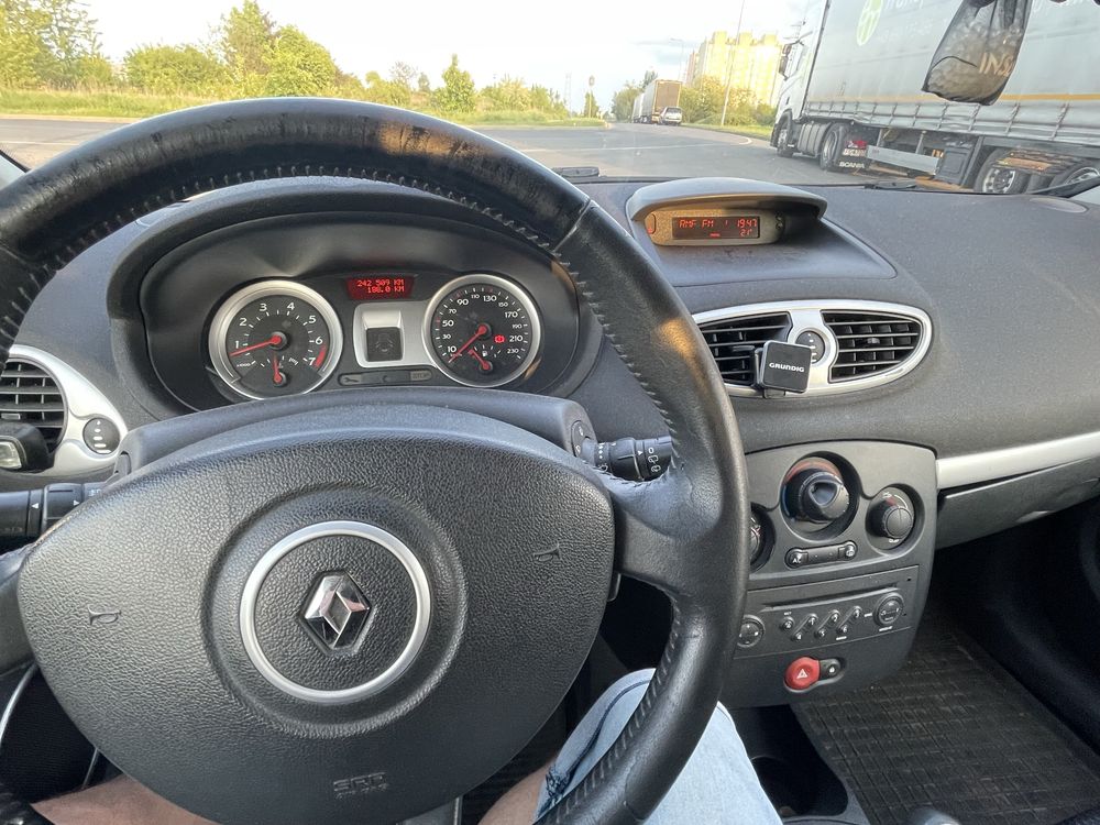 Renault Clio 3  1.6 benzyna/ po rozrzadzie /sprzeglo/ tarcze NOWE
