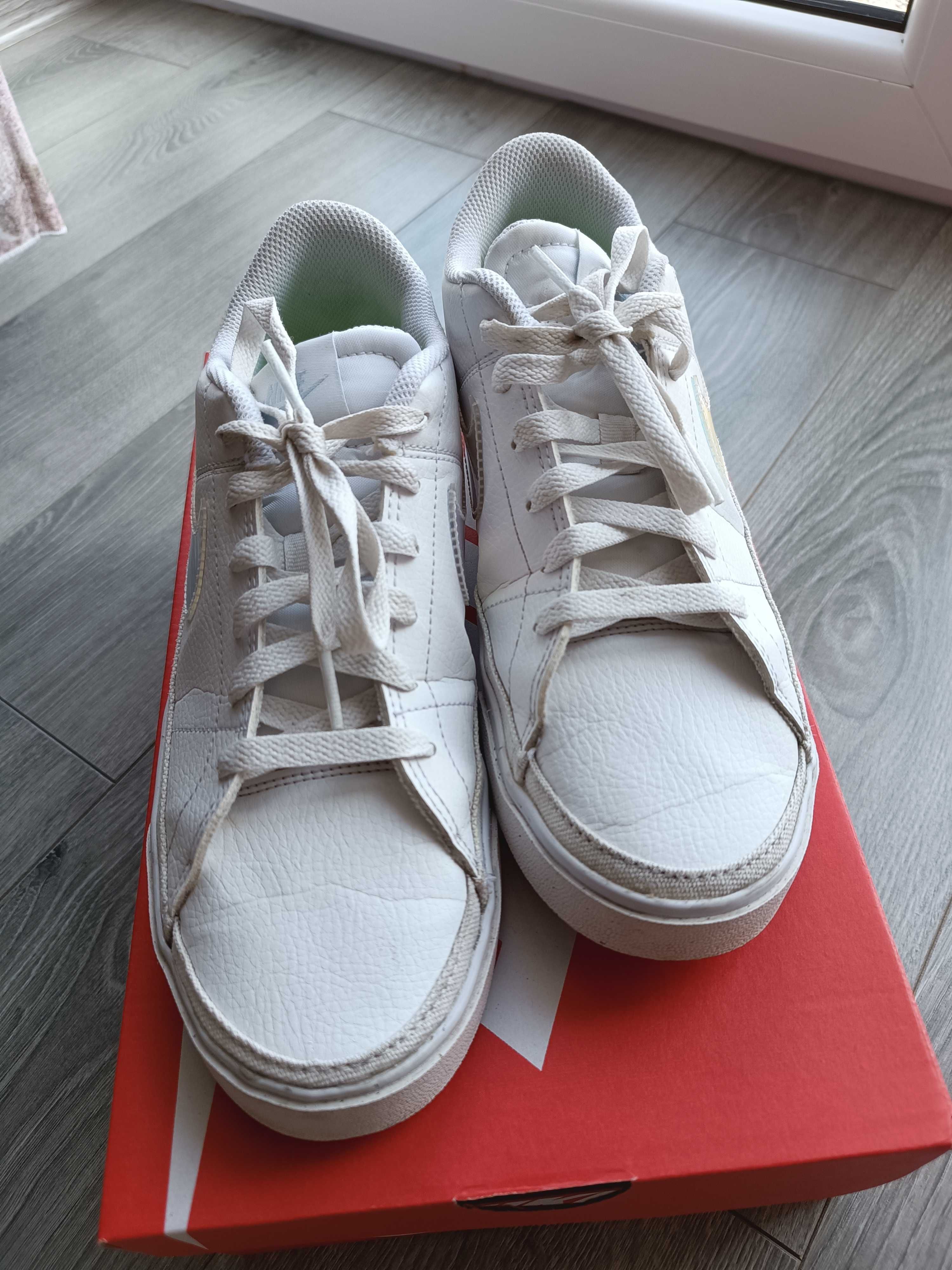 Białe nike damskie