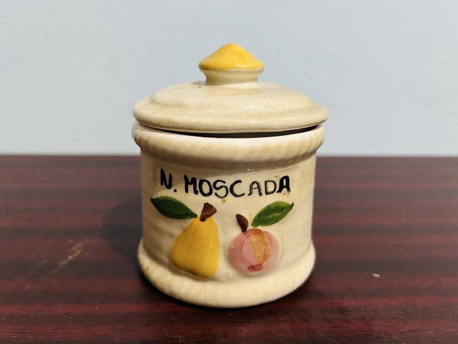 Pote noz moscada em ceramica