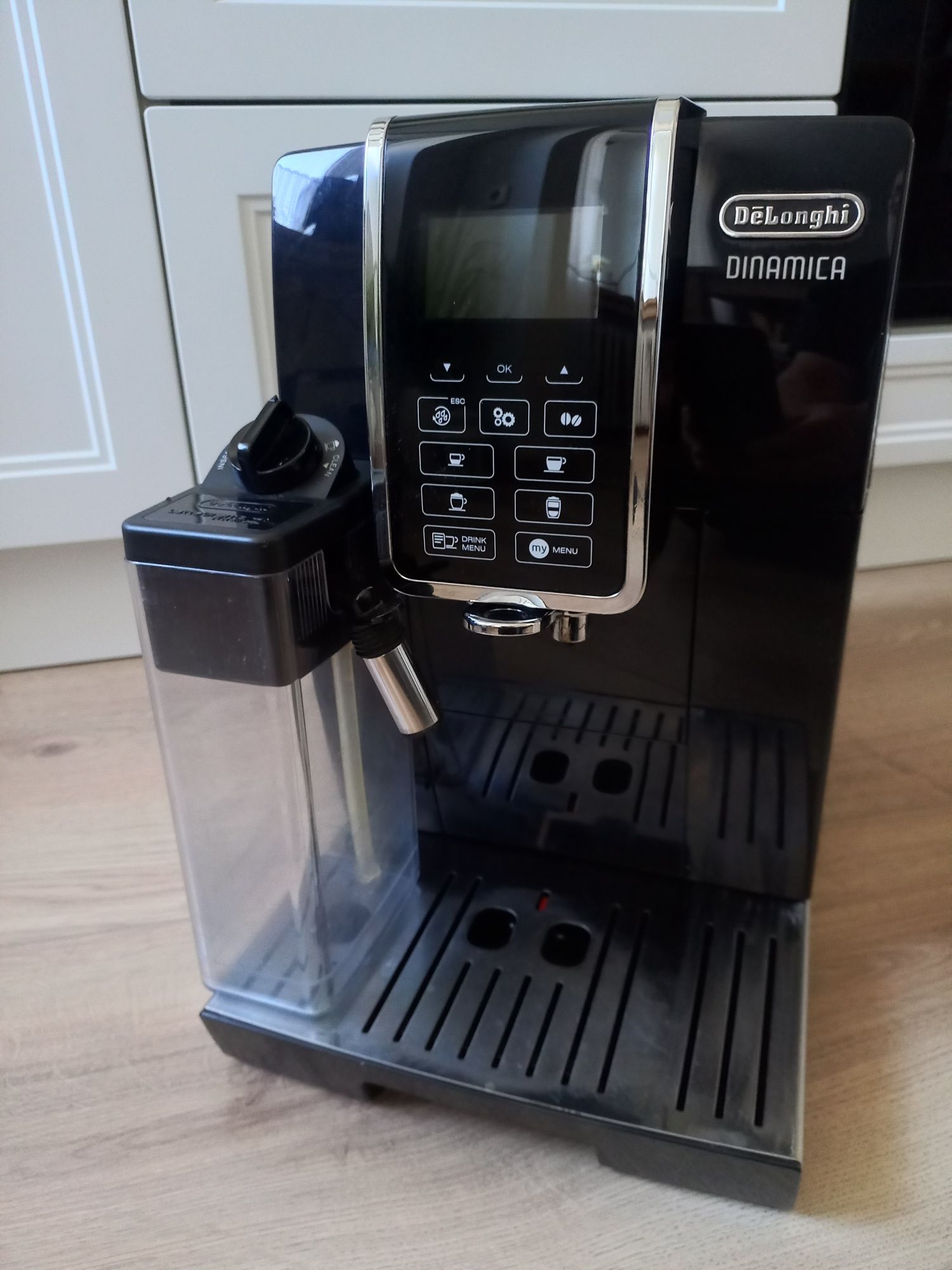 Ekspres do kawy DeLonghi Dinamica ECAM