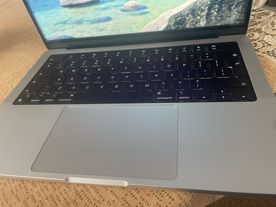 MacBook Pro M3 – 8 GB RAM – Stan bardzo dobry