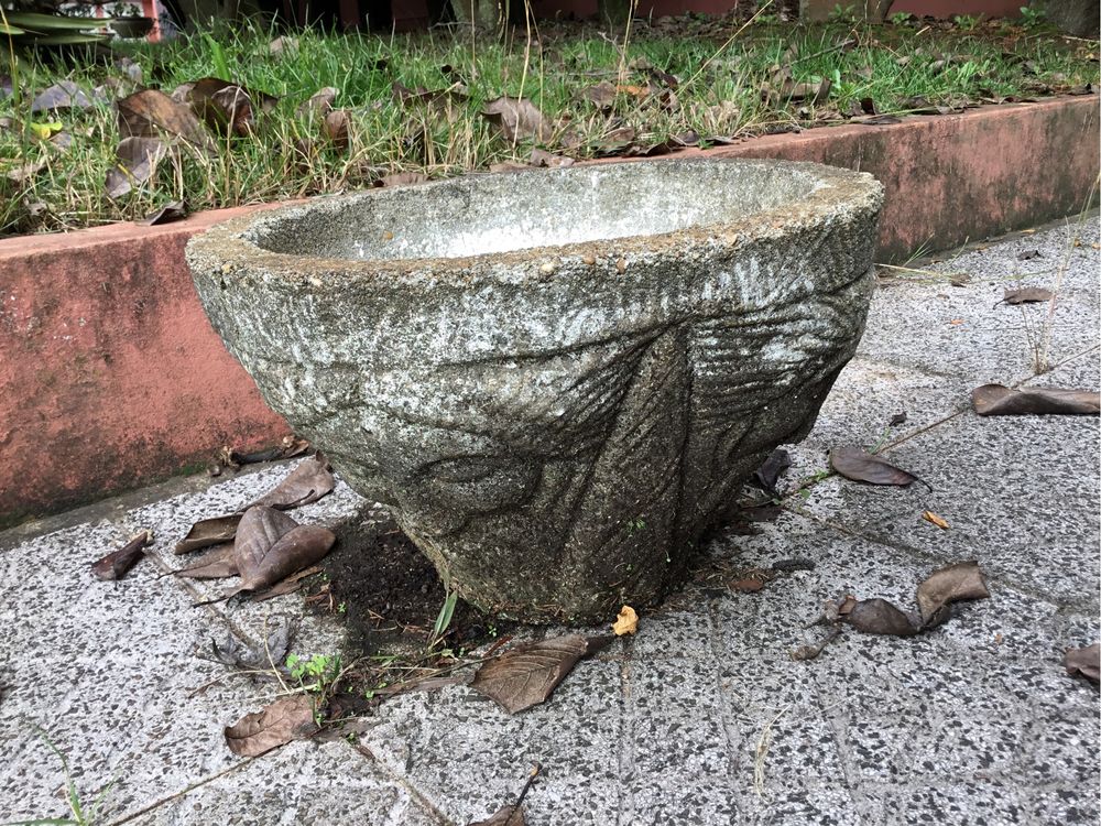 Vasos em pedra usados em bom estado