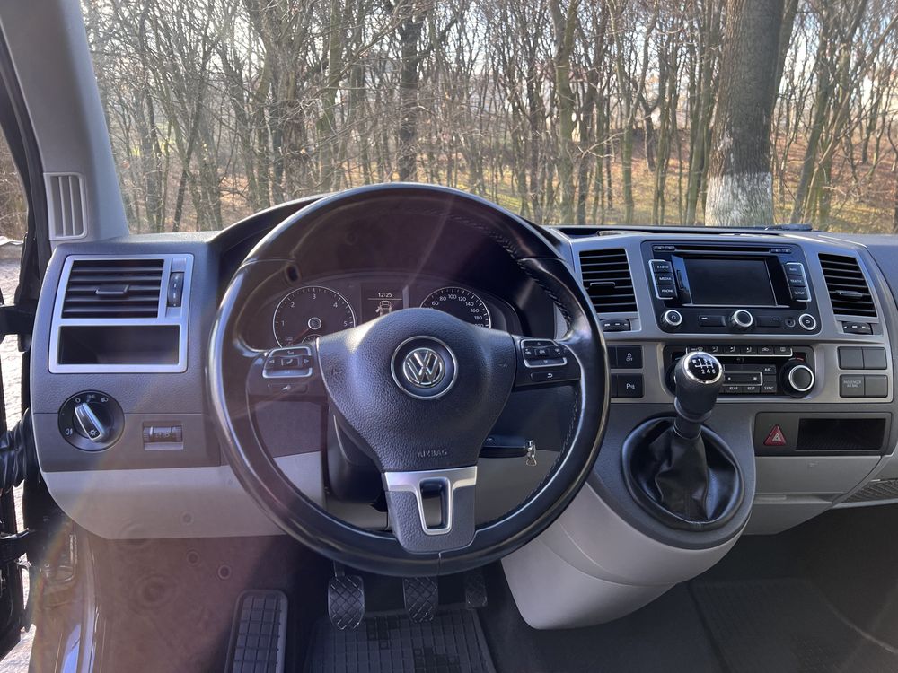 Volkswagen Caravelle 2014