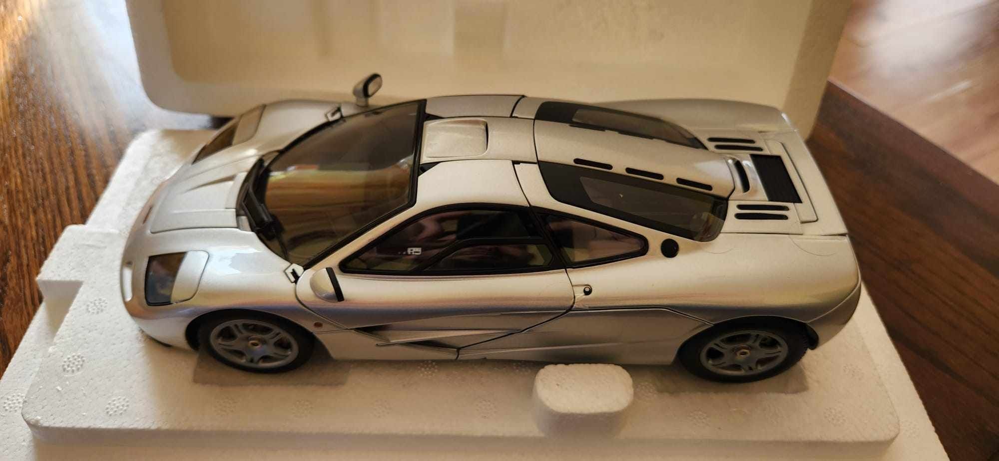McLaren f1 LCD 1:18  jak Autoart