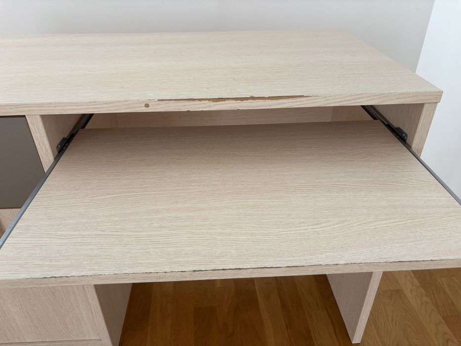 Biurko z zestawu „Strzałka”