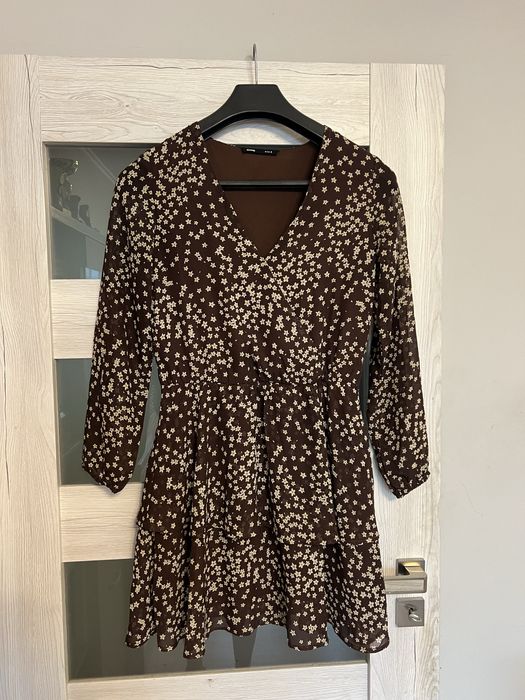 Sukienka z kwiatami Sinsay