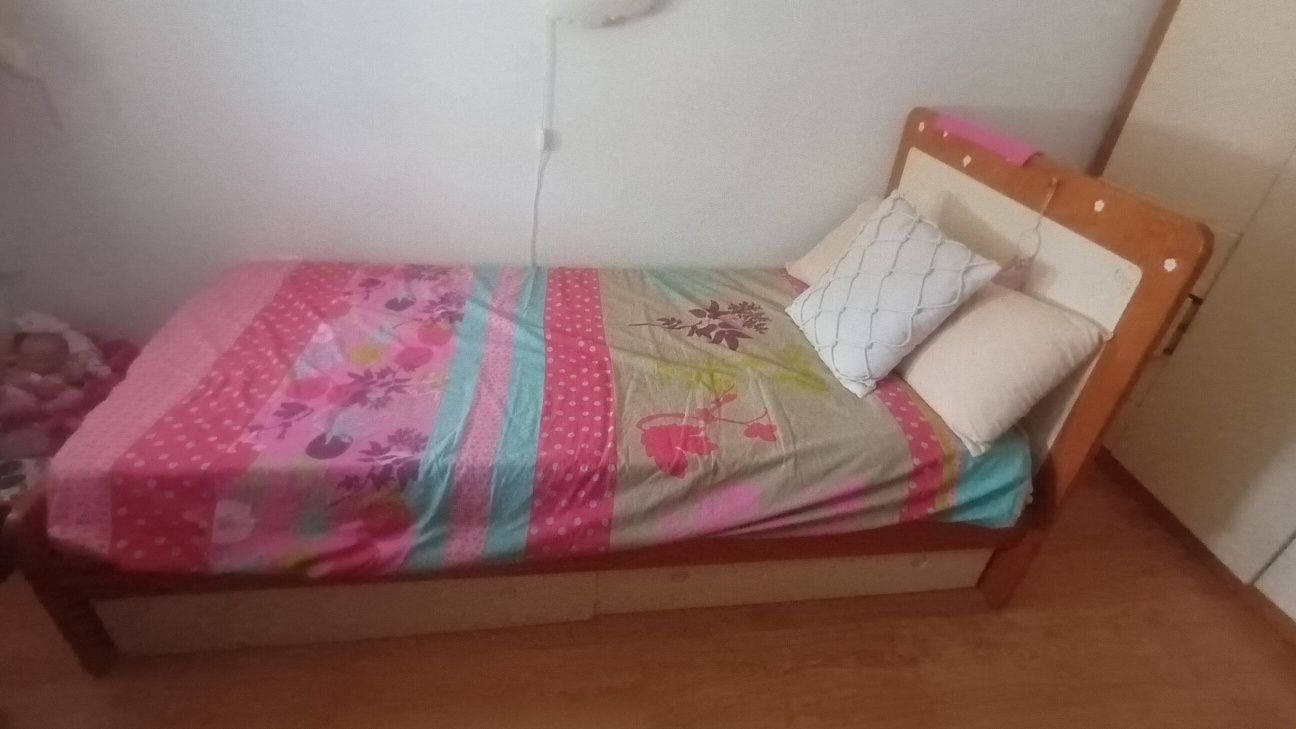 Cama 2a mão e colchão novo