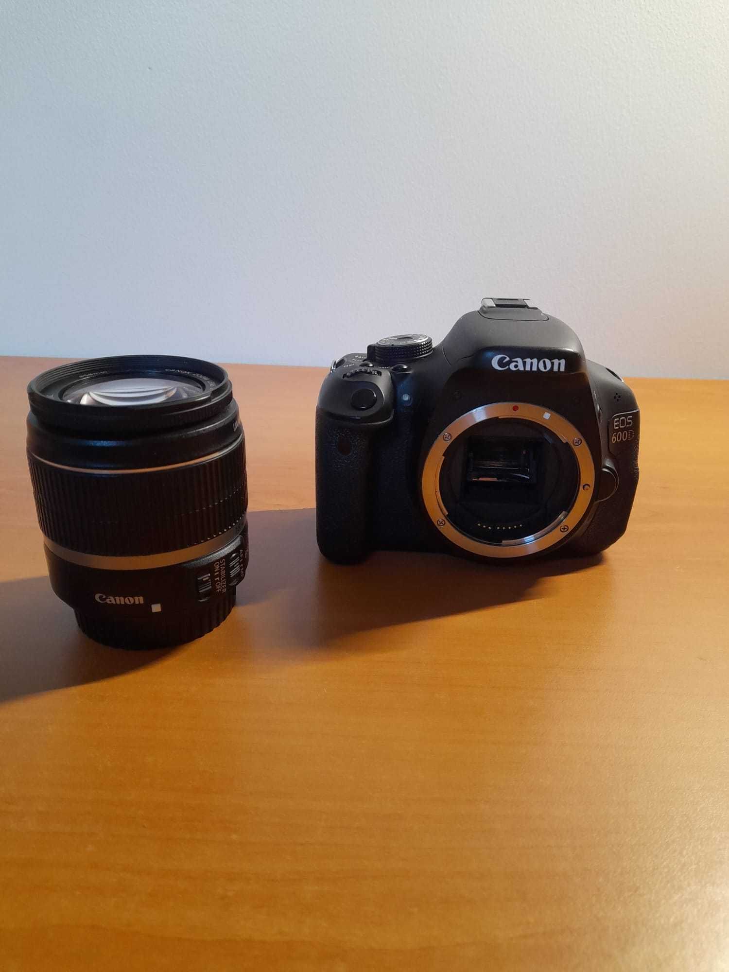 Máquina fotográfica Canon 600D