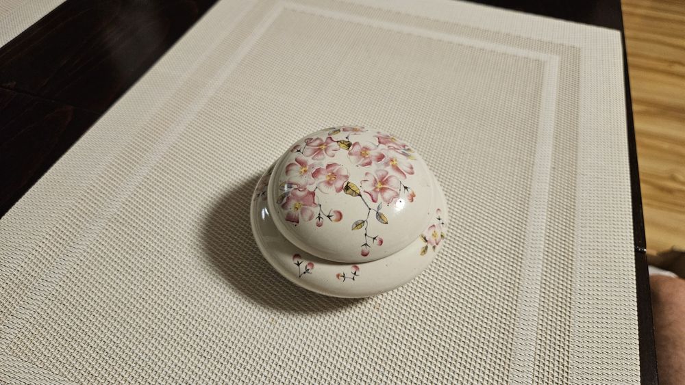Porcelana, fajans, pojemniczek na,  bibeloty, biżuterię