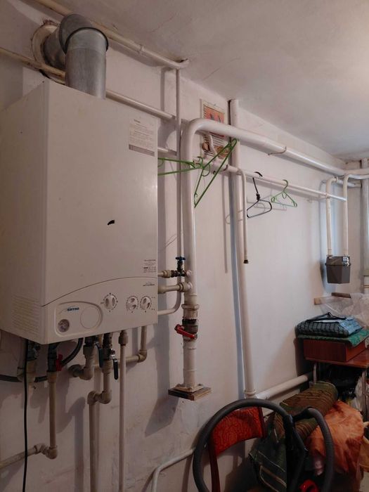 Капітальний будинок з приватизованою земельною ділянкою 10 соток!