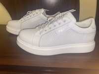 Кросівки білі шкіряні 40 розмір