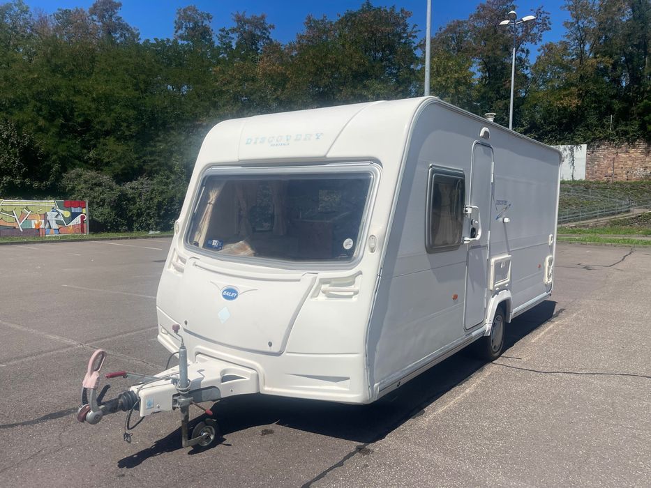 Caravana inglesa cama fixa