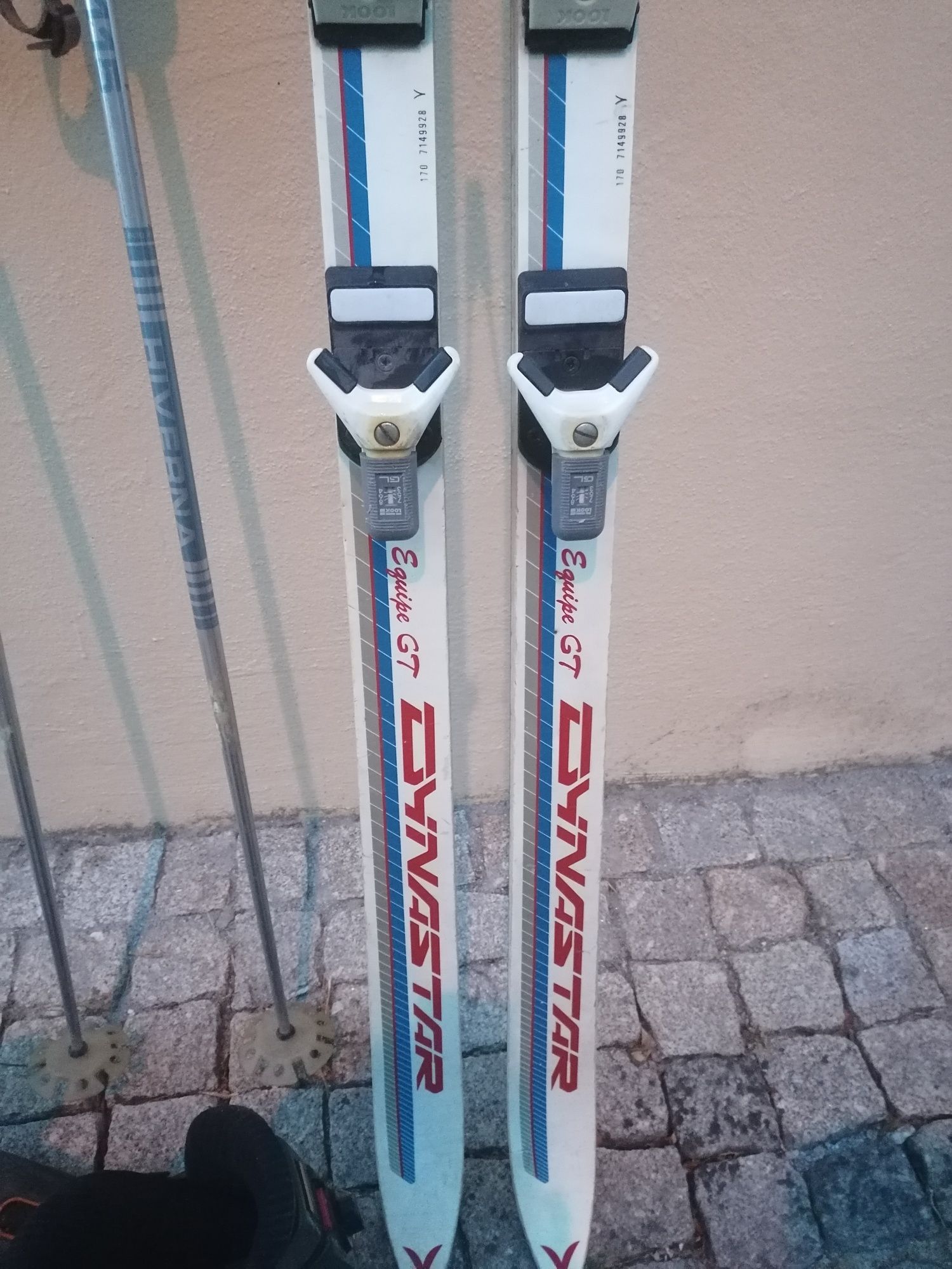 Skis botas stick para esquiar na neve