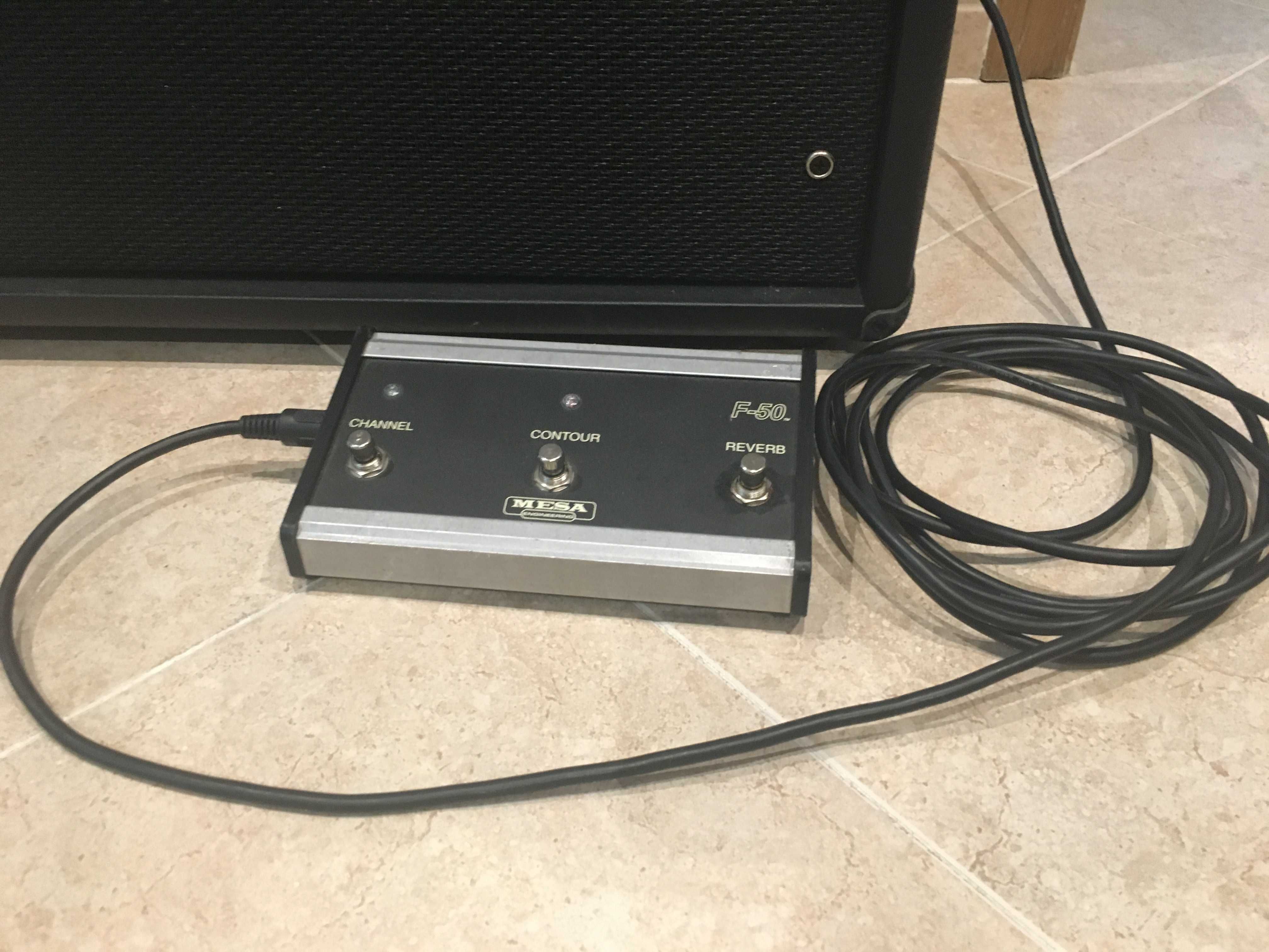 Amplificador a válvulas Mesa Boogie F-50 combo