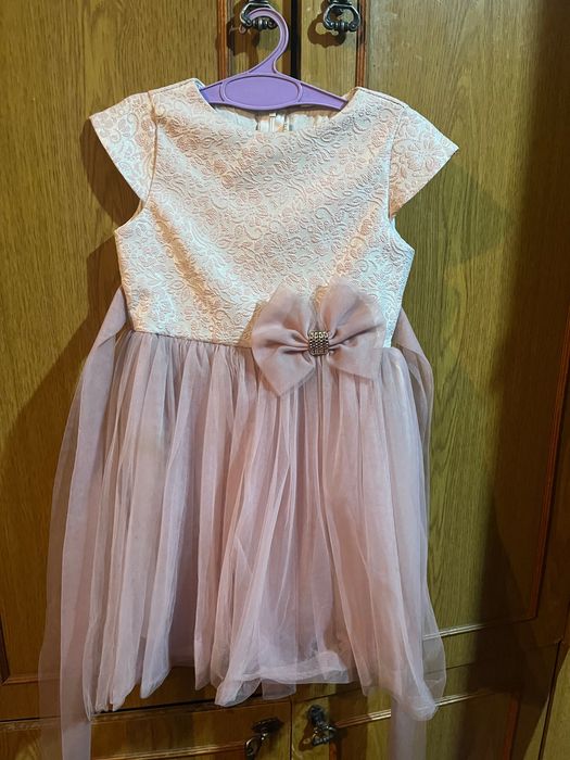 Продам сукні дитячі