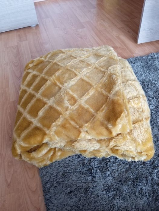 Koce w kolorze miodowym