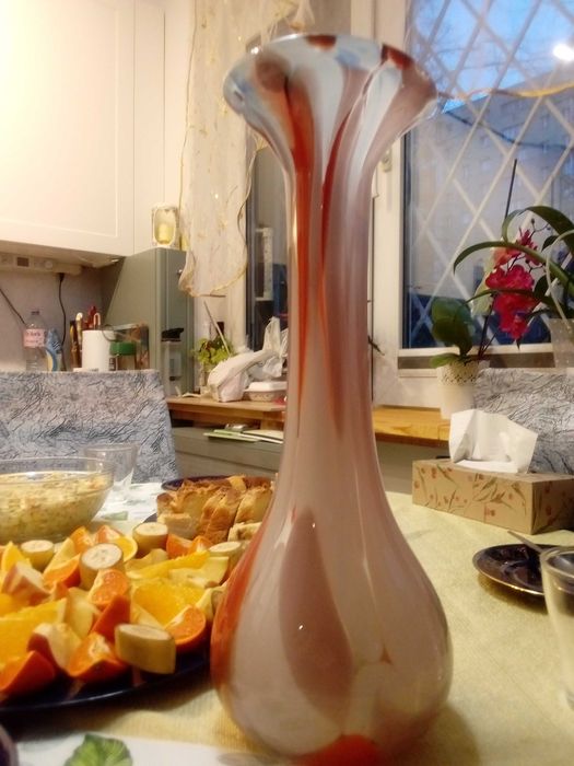 Duży z PRL ręcznie formowany wazon szklany barwiony masie tutti frutti