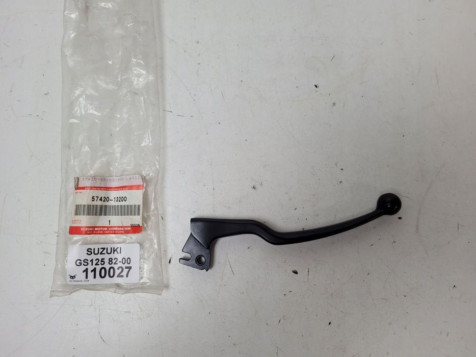 SUZUKI GS125 82-00 DŹWIGNIA KLAMKA HAMULCA PRZÓD 57420-13200