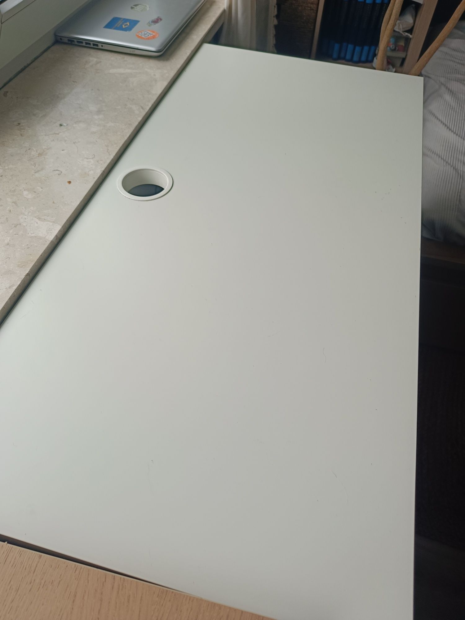 Białe biurko z szufladą i szafką (IKEA:Mickey) 105:50