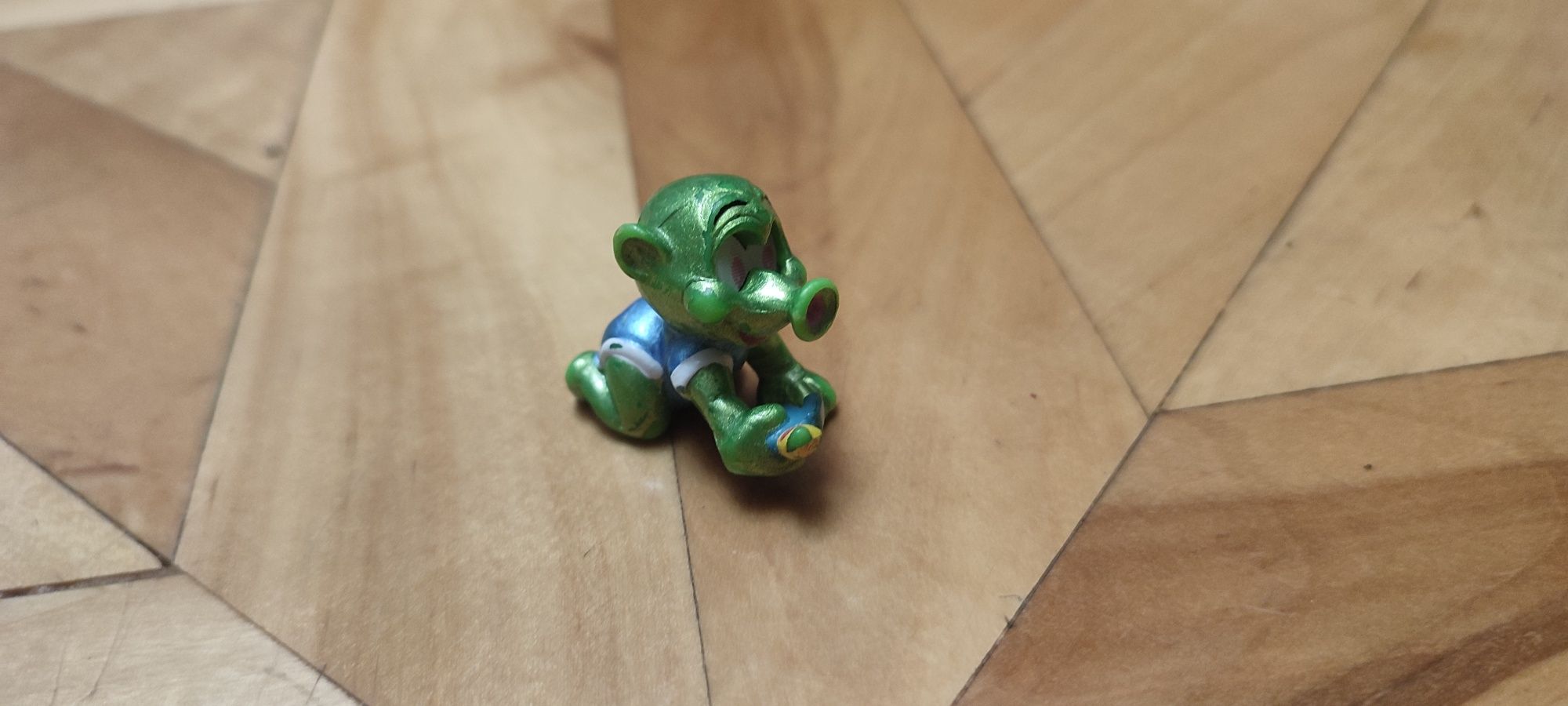 Figurka kosmita Kinder niespodzianka