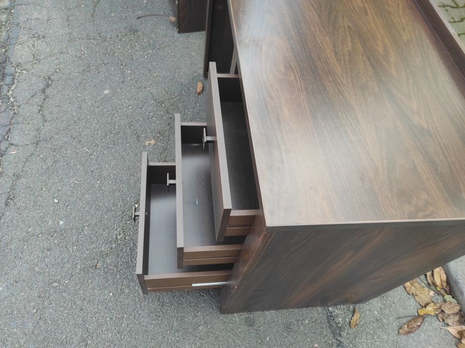 Okazja tanio  witryna oszklona regał i biurko bdb stan