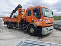 Renault Premium Lander equipado com Grua