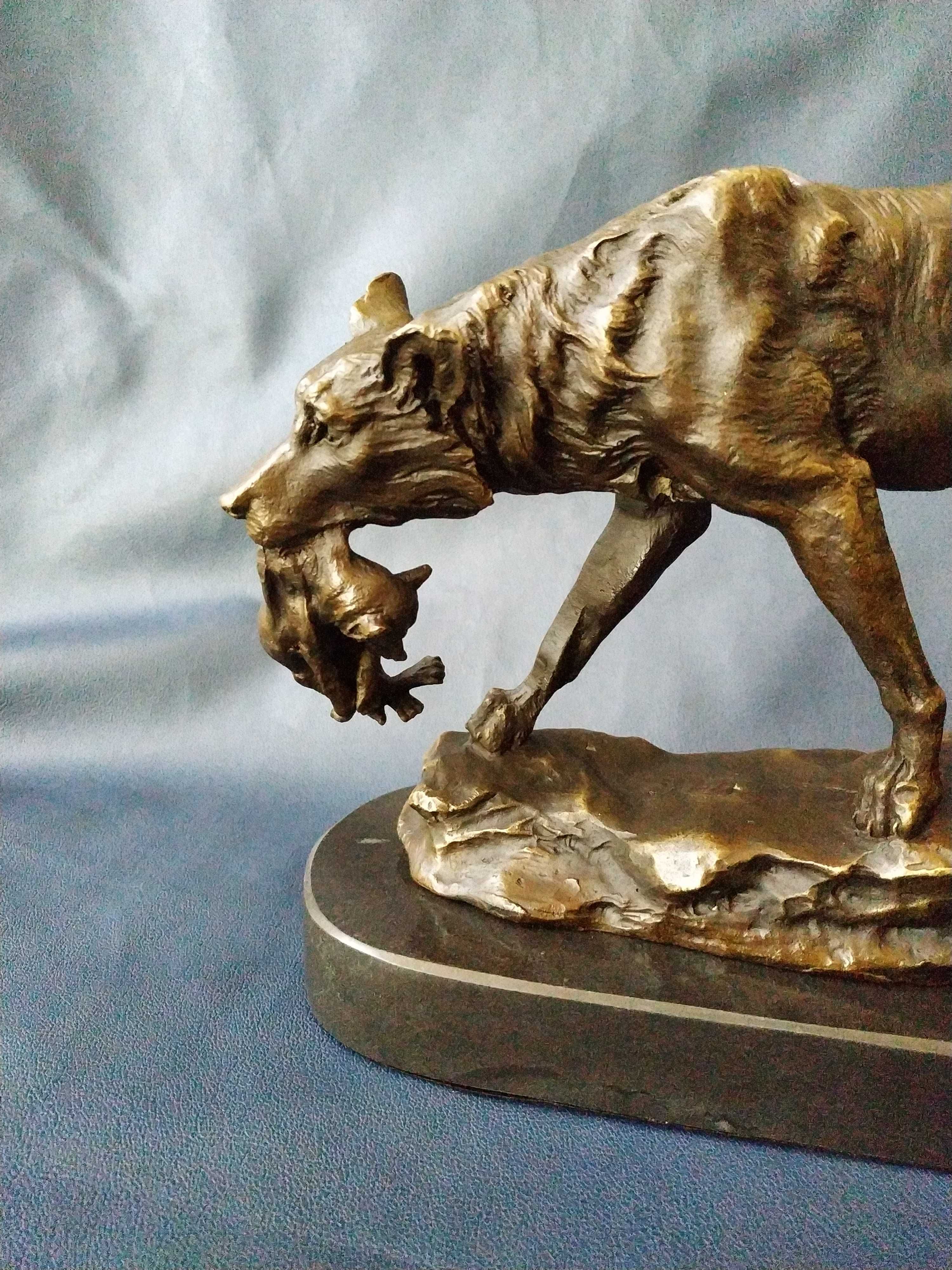 Волчица с щенком Бронзовая статуэтка Бронза статуєтка