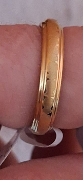 Nowy pierścionek.Obrączka grawerowana