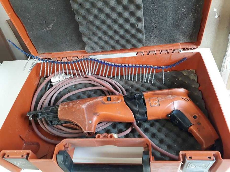 Parafusadora elétrica c/ pente de parafusos