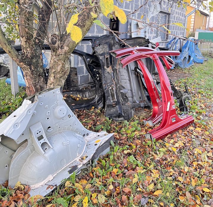 Разборка запчастини Nissan Leaf кузов чверть ланжерон порог стійка дах