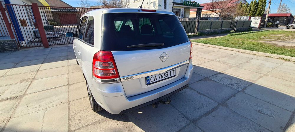 Opel Zafira B 2011 читайте опис