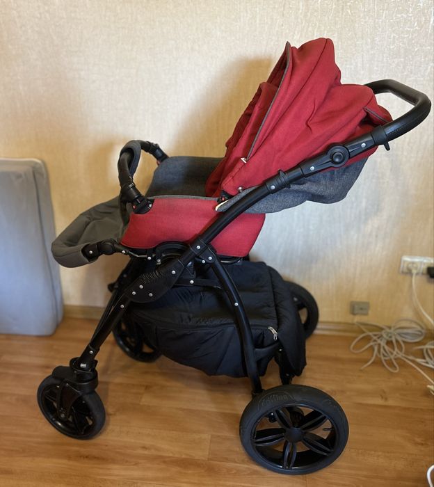 Продам прогулочную коляску