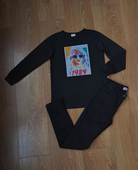 Черные джинсы и футболка с длинным рукавом для девочки