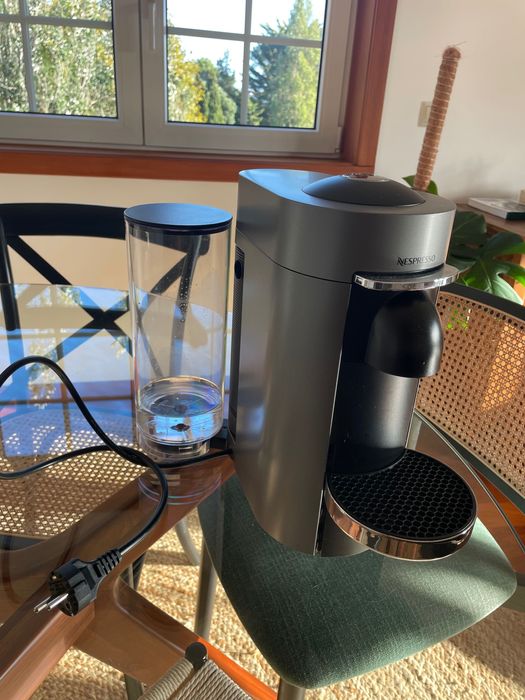 Maquina de cafe vertuoplus deluxe titan D