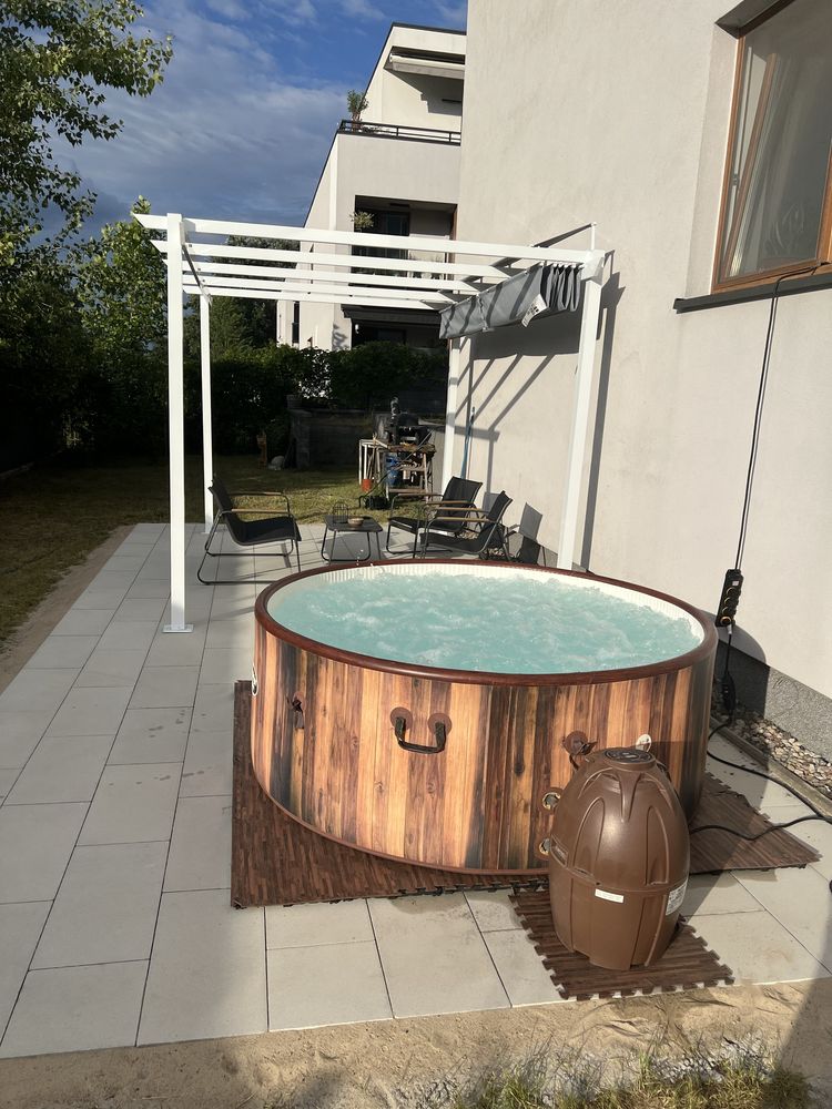 Jacuzzi Helsinki Bestway, lekkie uszkodzenie - patrz opis