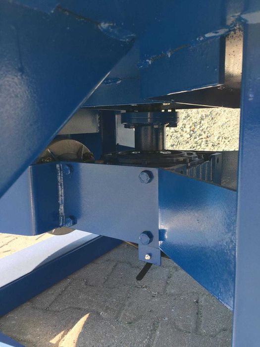 Elektryczna betoniarka planetarna 600L osłony zgarniacz boczny.