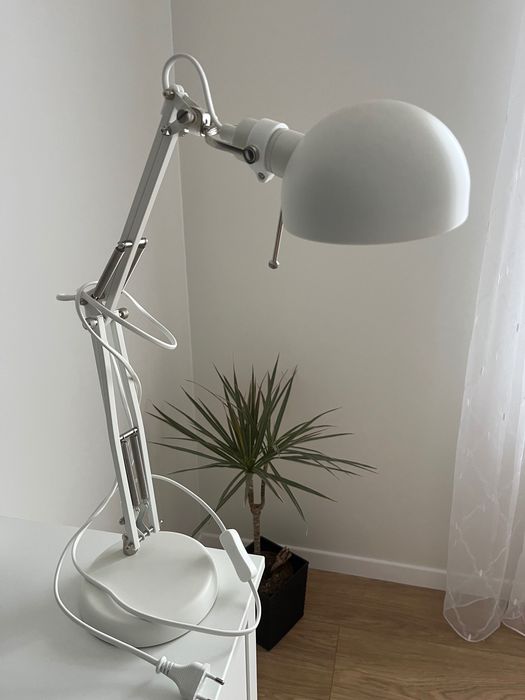 Lampa biurkowa biała Ikea Forsa