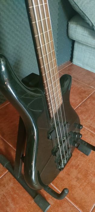 Baixo SX BASS COLLECTION para desocupar.