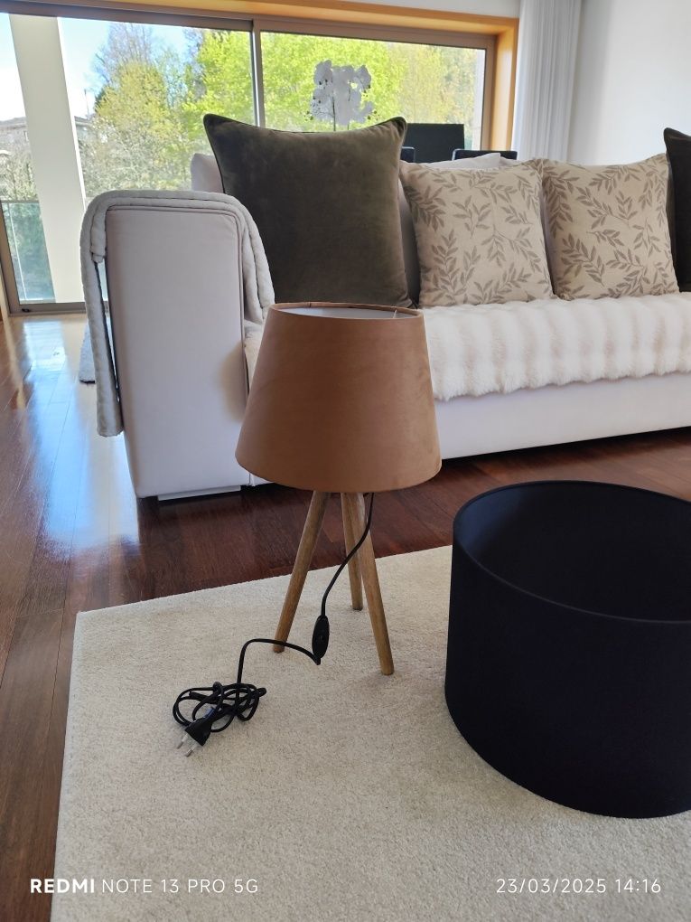 Um candeeiro e 2 abajures pretos da Zara home