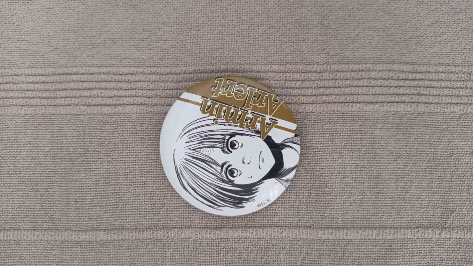 Pins/ Badges Bag ( Attack on Titan / Naruto / Back Pink)