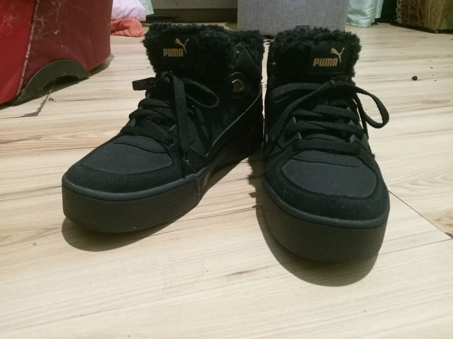 Продам джинси, кросівки, зимові ботинки.