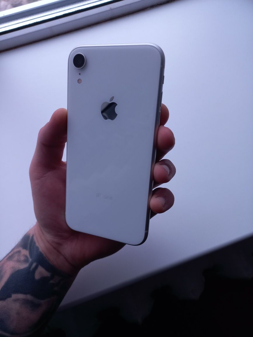 iPhone Xr 64 в білому кольорі