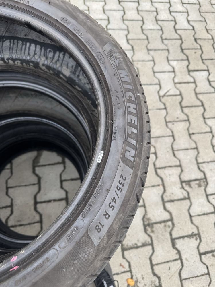 Прівіт е на продаж 235 45  18 98y 4 шт