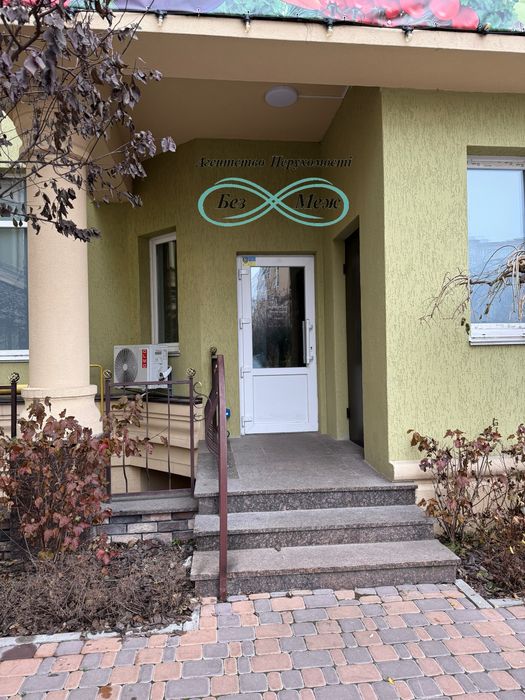 Оренда фасадного приміщення 53 м2 Боголюбова 44